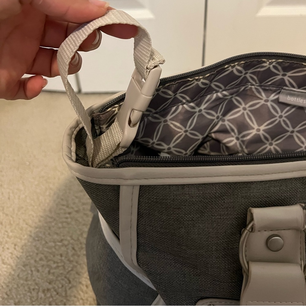 Carter’s diaper bag/ hospital bag - Picture 5 of 7
